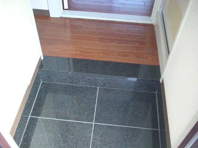 玄関　玄関　※他部屋の参考写真です