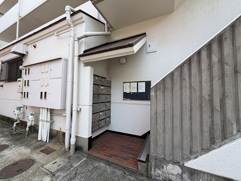 石屋川ロイヤルハイツの外観写真