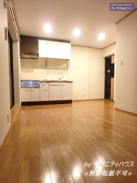 居室・リビング　●ダウンライトがいいかんじのリビングスペース。