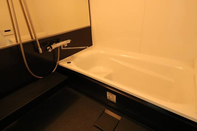 バス・シャワールーム　一日の疲れがとれる！大きいお風呂です♪