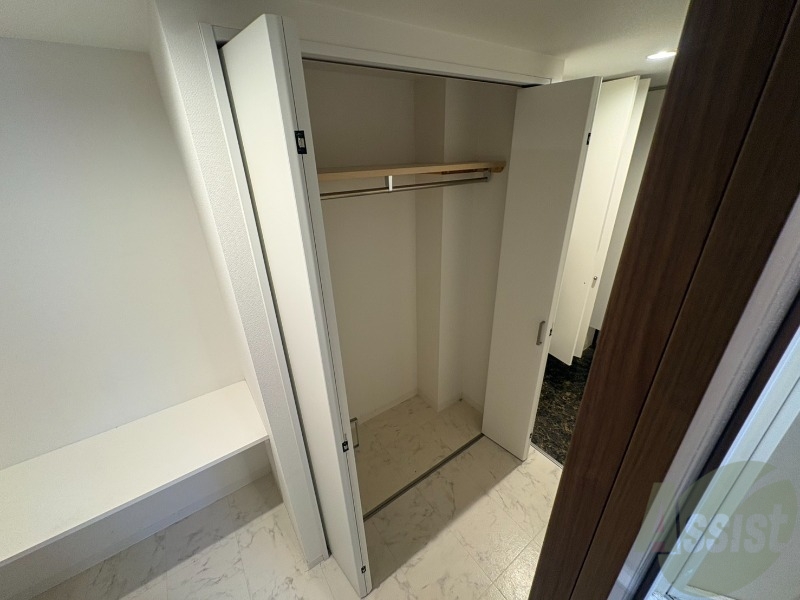 収納　クローゼットは奥行きもあり、荷物が多い方でも安心です。