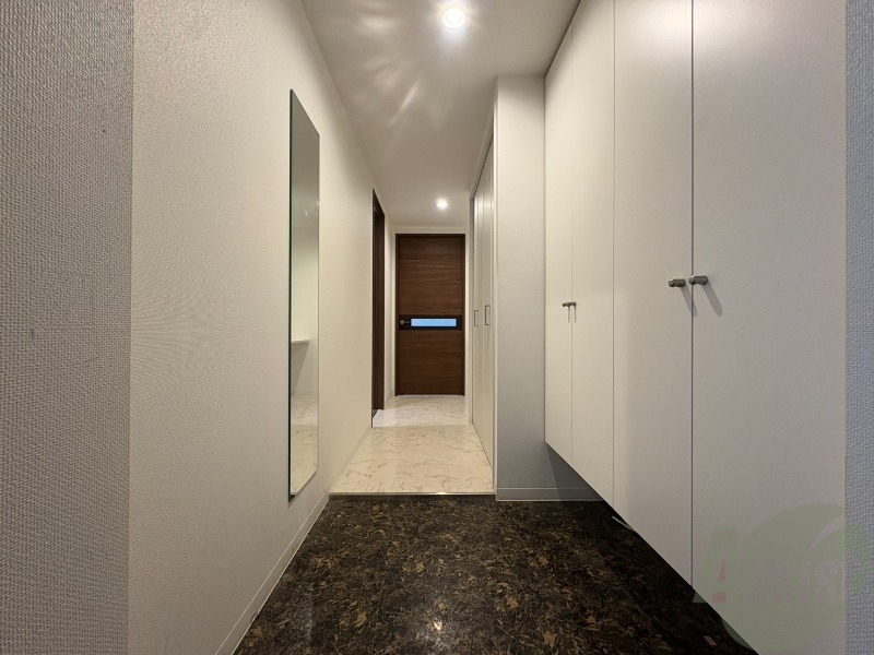 玄関　玄関の様子です。明るい印象ですね。気分もあがりそう。