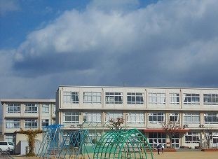 小学校　津田小学校（小学校）まで300m