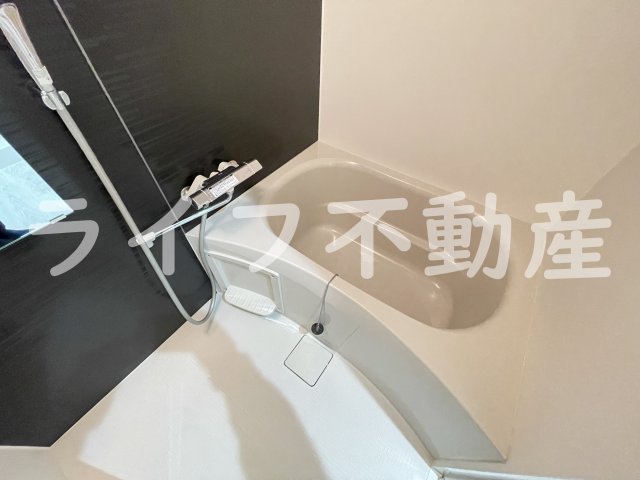 バス・シャワールーム　コンパクトで使いやすいお風呂です