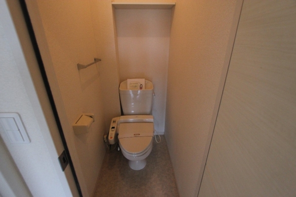 トイレ　温水シャワー付きトイレです
