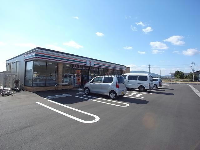 コンビニ　セブンイレブン（コンビニ）まで550m