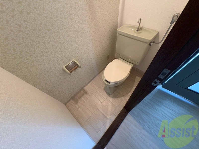 トイレ　こちらはトイレです。清潔感があり、安心して使用できます。