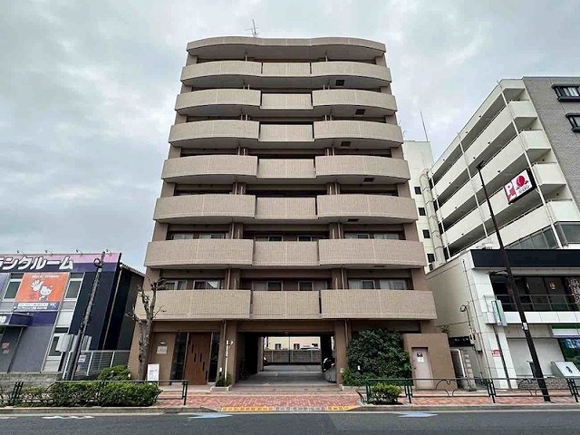建物外観　８階建ての賃貸マンション