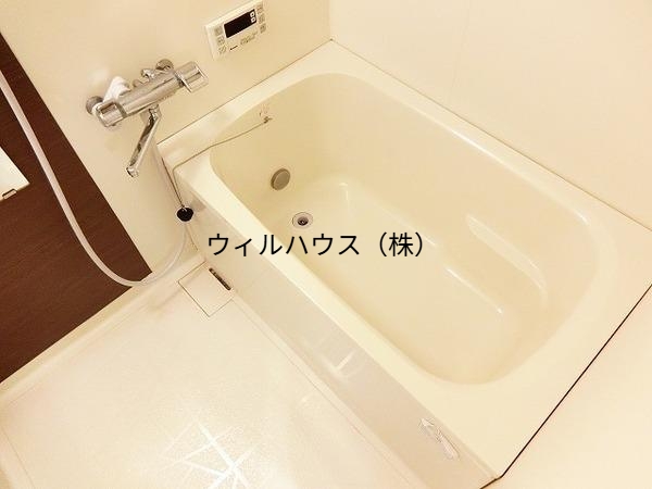 バス・シャワールーム　浴室乾燥機、追い焚き機能付きバス！