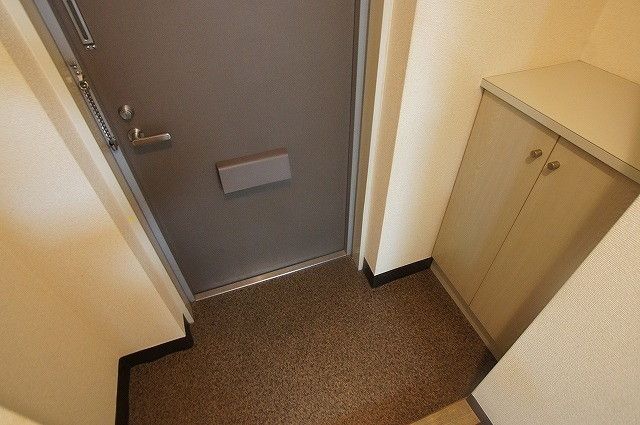 玄関　￣ヘリオス３７８立川のご紹介です￣