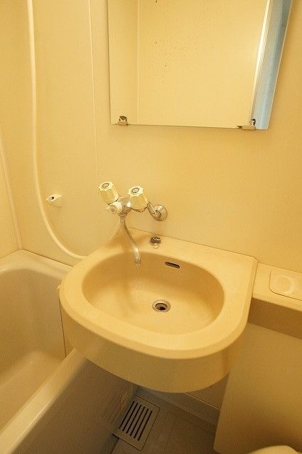 洗面設備　￣ヘリオス３７８立川のご紹介です￣