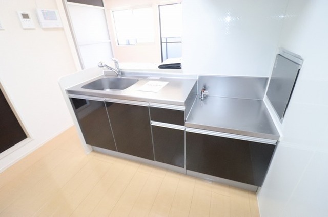 キッチン　参考写真（同建物別部屋のものです）