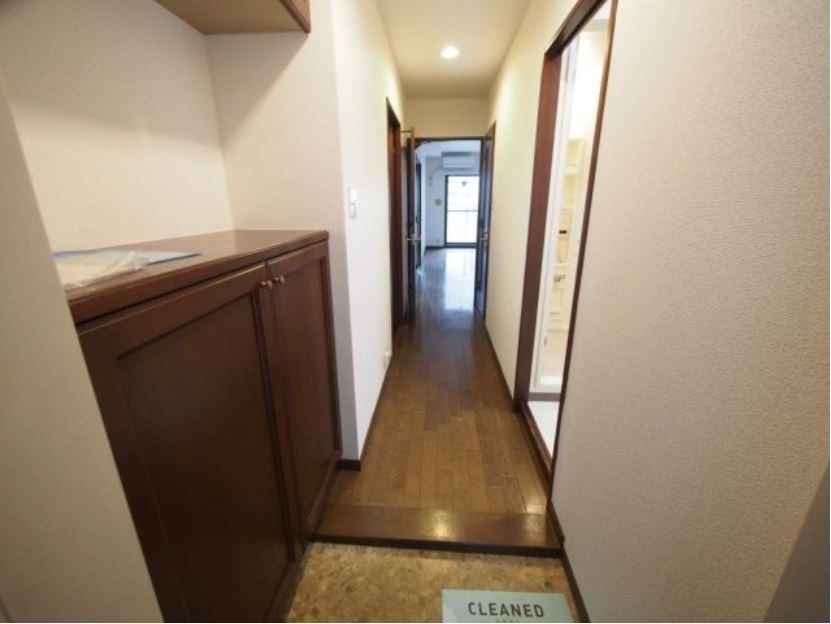 玄関　他のお部屋の参考写真となります。