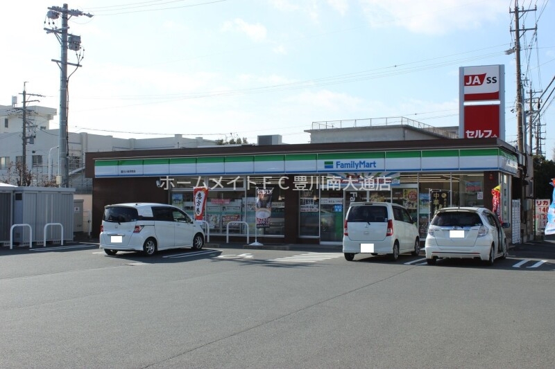 コンビニ　ファミリーマート豊川小坂井店（コンビニ）まで509m