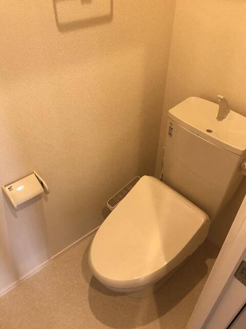 トイレ　温水洗浄便座機能です