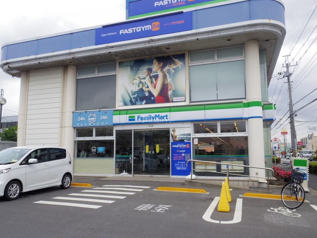 コンビニ　ファミリーマート南流山一丁目店（コンビニ）まで130m
