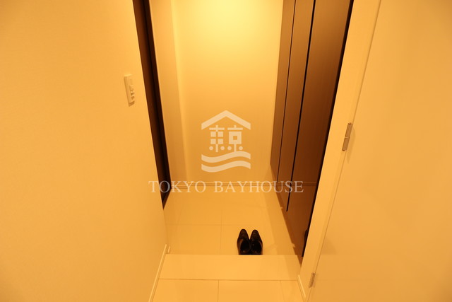 玄関　※別部屋参考写真