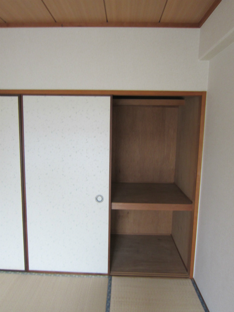 収納　押入