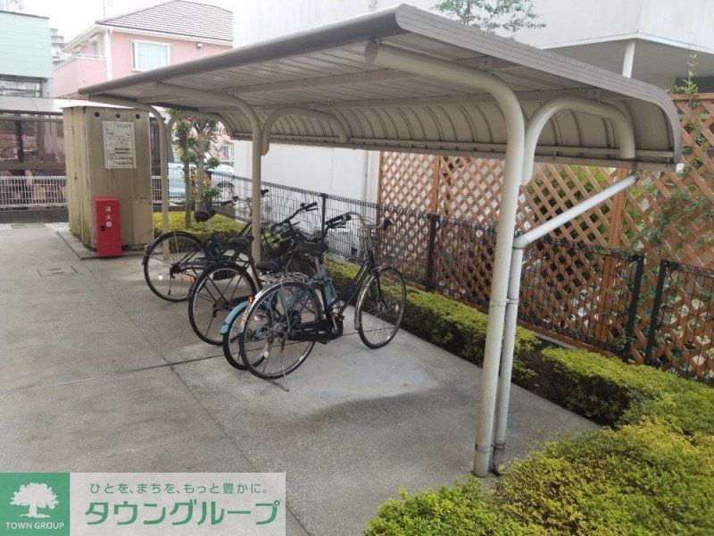 その他　屋根付き駐輪場