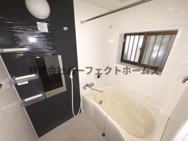 バス・シャワールーム　コンパクトで使いやすいお風呂です