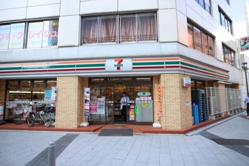コンビニ　セブンイレブン 蒲田アロマスクエア前店（コンビニ）まで877m
