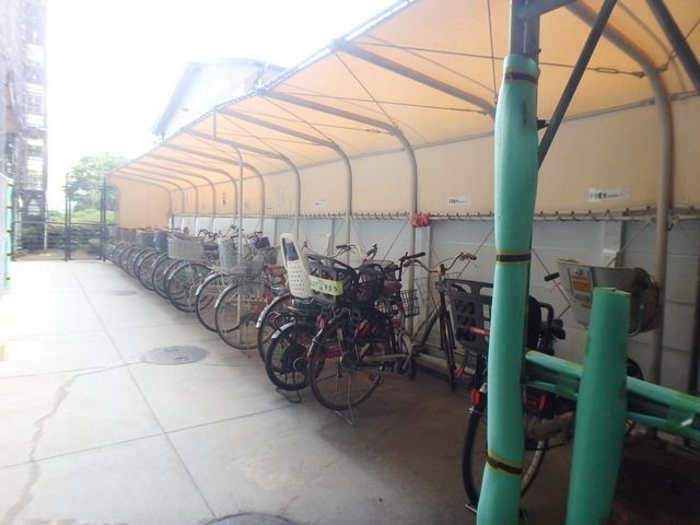 駐車場　★屋根付き駐輪場★