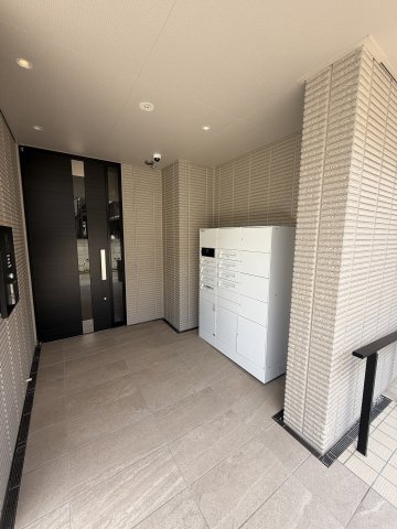 エントランス　宅配ボックス完備！不在時にも役立ちます！