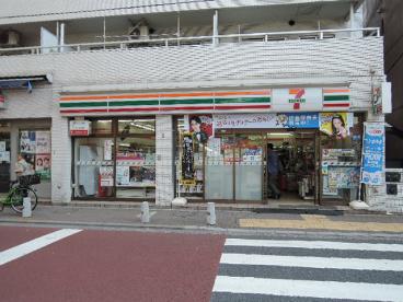 コンビニ　セブンイレブン 日暮里駅北店（コンビニ）まで515m
