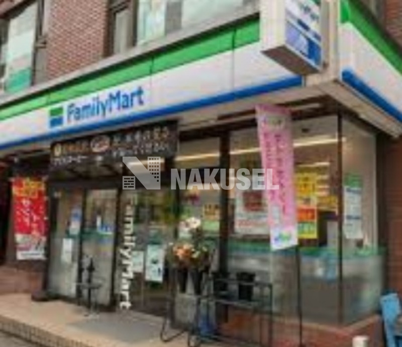 コンビニ　ファミリーマート世田谷新町店（コンビニ）まで540m