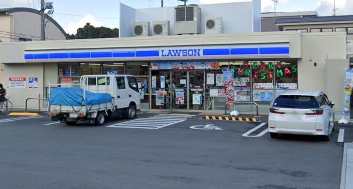 コンビニ　ローソン（コンビニ）まで450m