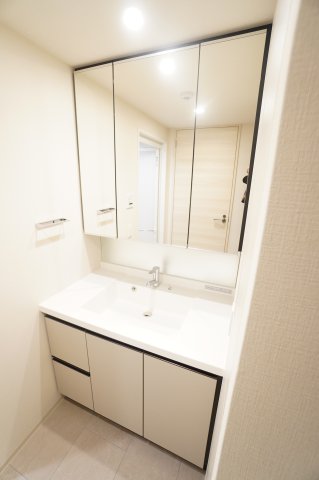 洗面設備　※同物件・反転タイプの写真です。