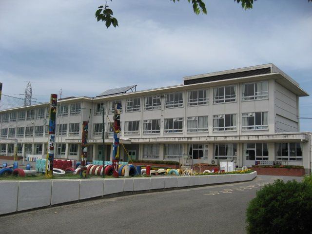 小学校　瑞穂市立西小学校（小学校）まで208m