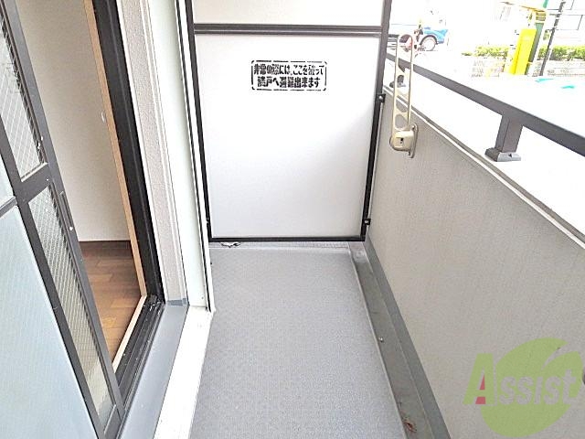 バルコニー　日当りも問題なさそうです。洗濯物もよく乾きそうですよ♪