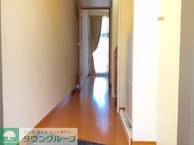 玄関　同タイプ部屋の写真となり設備等は現況と異なる場合があります。