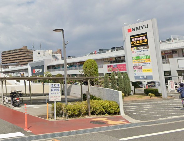 ショッピングセンター　ドン・キホーテ上野芝店（ショッピングセンター）まで575m