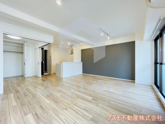 居室・リビング　同マンション別部屋参考写真