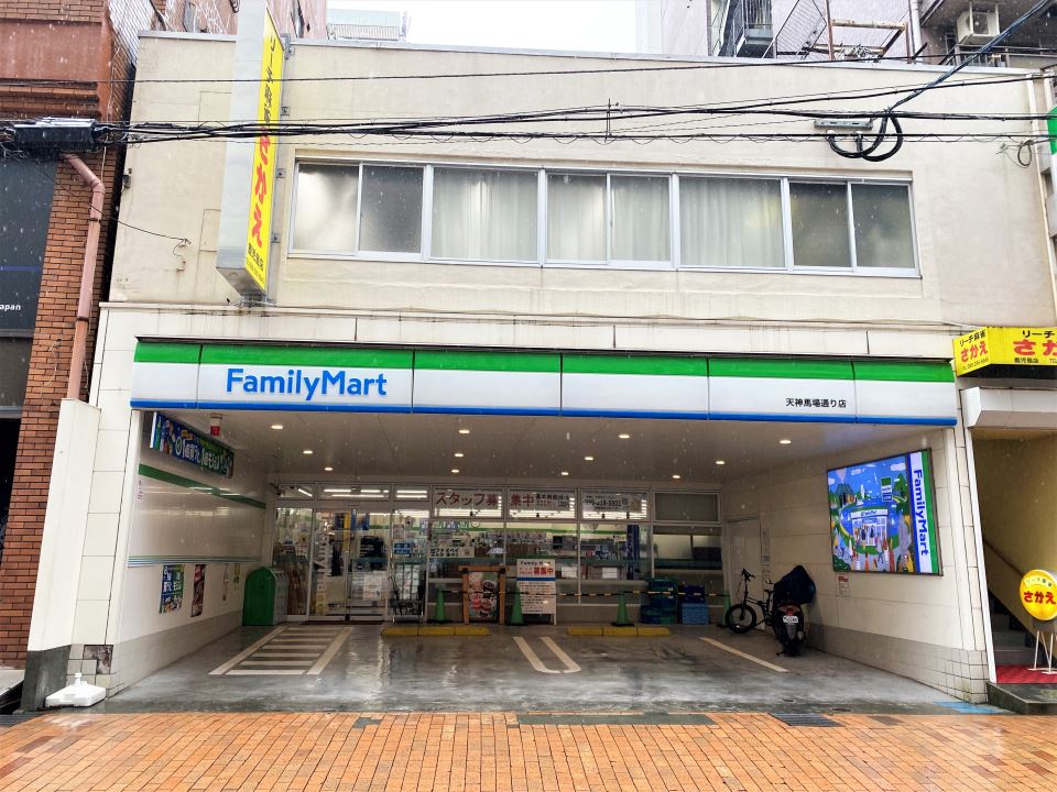 コンビニ　ファミリーマート天神馬場通り店（コンビニ）まで90m