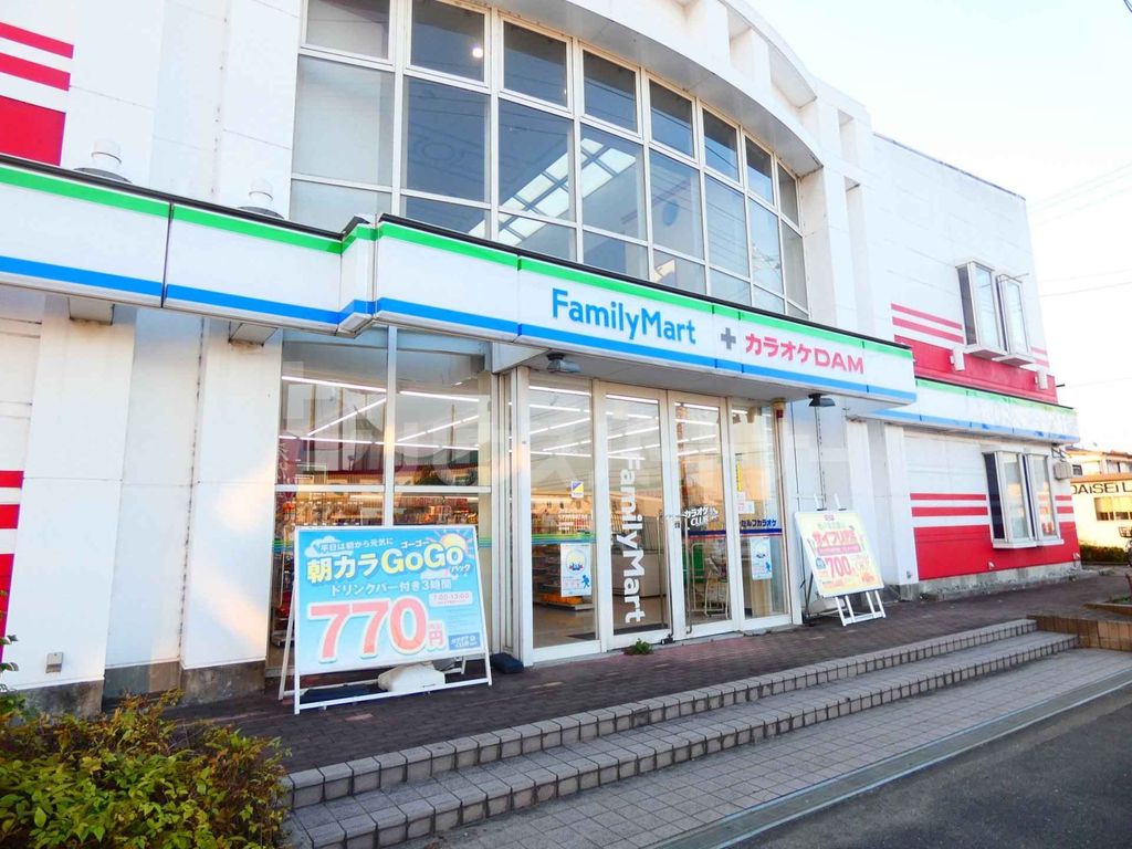 コンビニ　ファミリーマート松戸栄町西四丁目店（コンビニ）まで760m