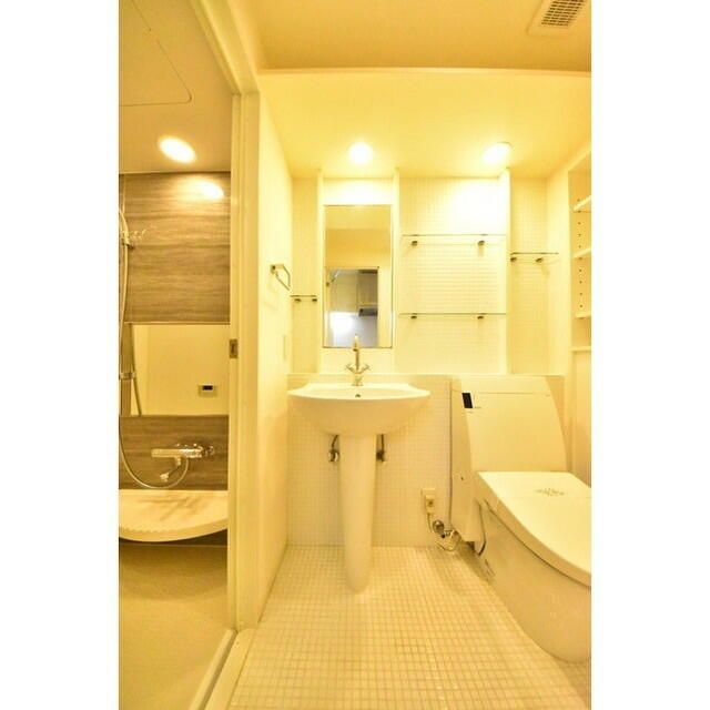 洗面設備　写真は同タイプ住居です。