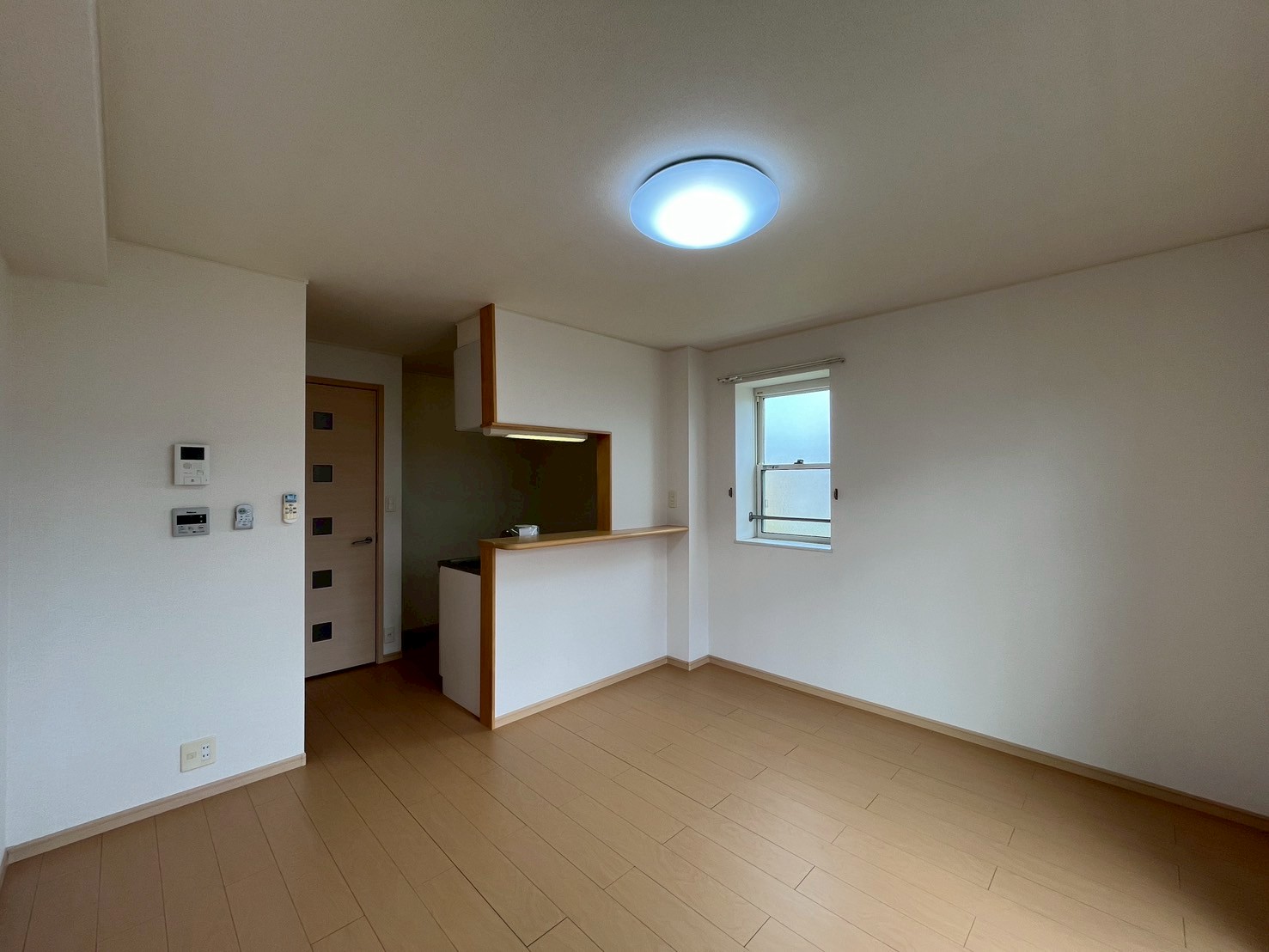 居室・リビング　※同物件別部屋の参考写真・現況優先