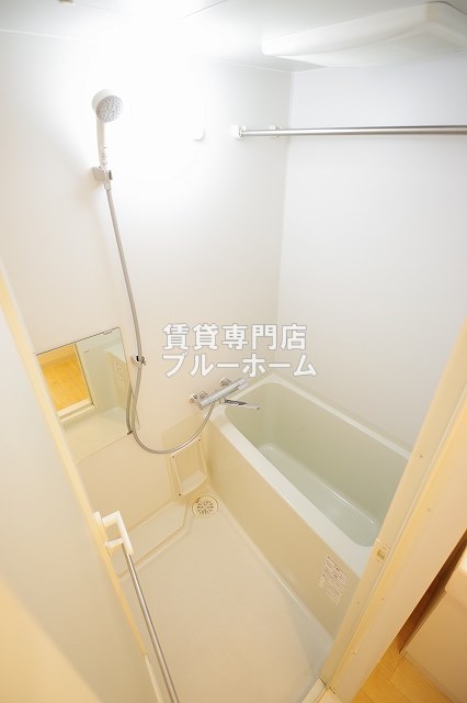 バス・シャワールーム　浴室乾燥機付きのお風呂です！