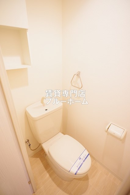 トイレ　収納棚付きのトイレ！