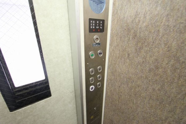 その他共有部分　エレベーターがあり重い荷物があっても楽々です。