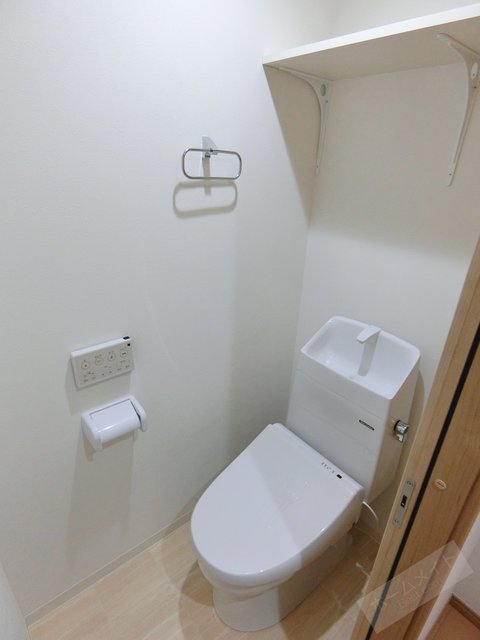 トイレ　同施工会社、同一仕様のお写真です。