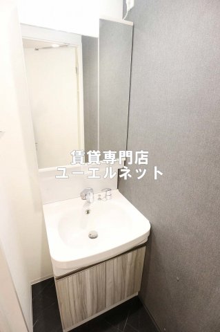 洗面設備　清潔感ある独立洗面台で毎日気持ちよく♪