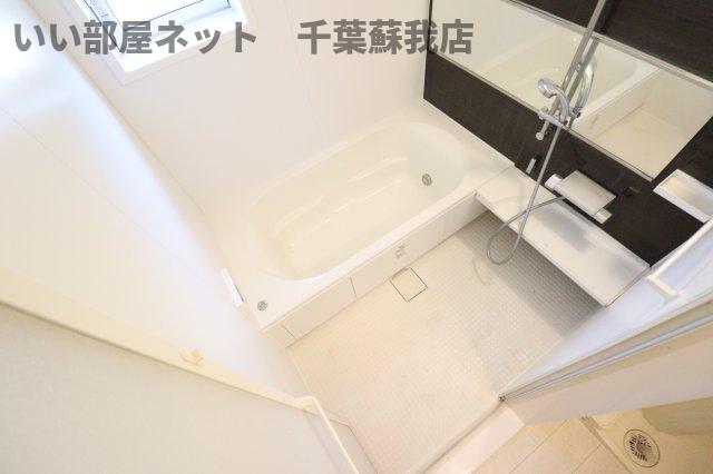 バス・シャワールーム　コンパクトで使いやすいお風呂です