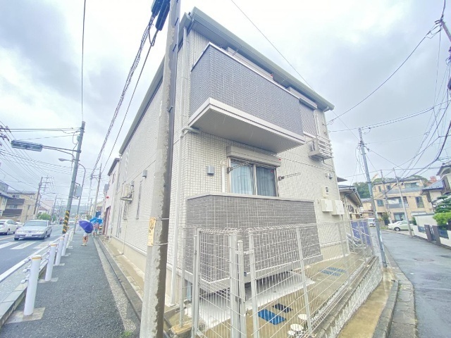 ロビー　六浦　徒歩１０分です