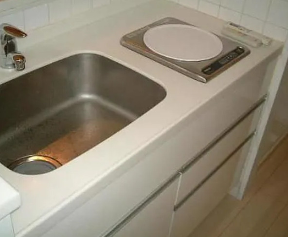 キッチン　別部屋の画像を使用しております。