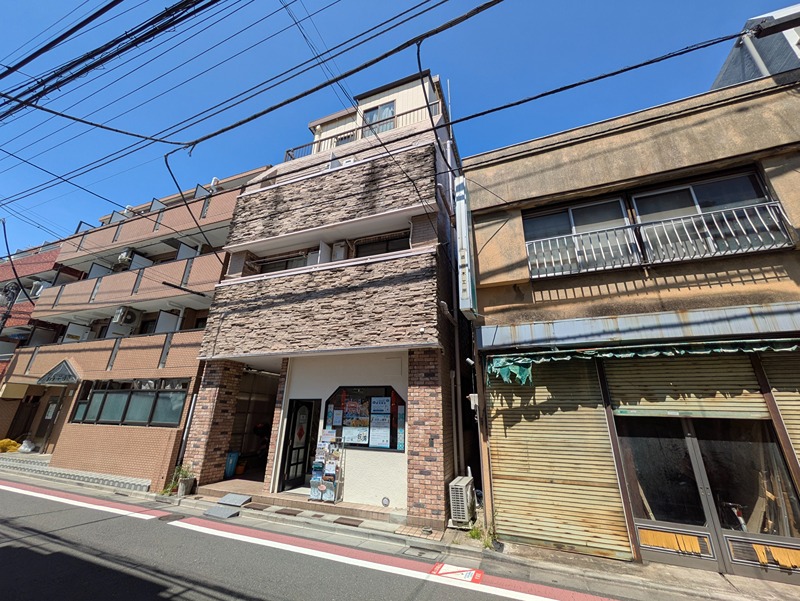 建物外観　３階建てマンション！