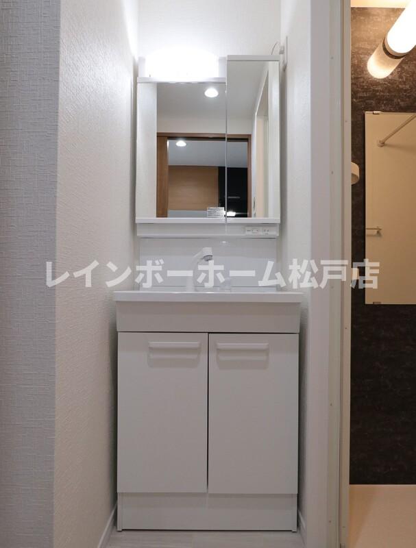 洗面設備　脱衣スペースもあります